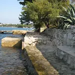 Zora Nečujam