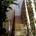 Zora Nečujam
