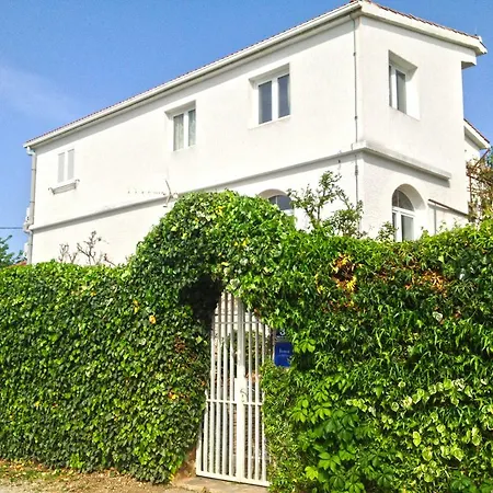 Zora Apartment *